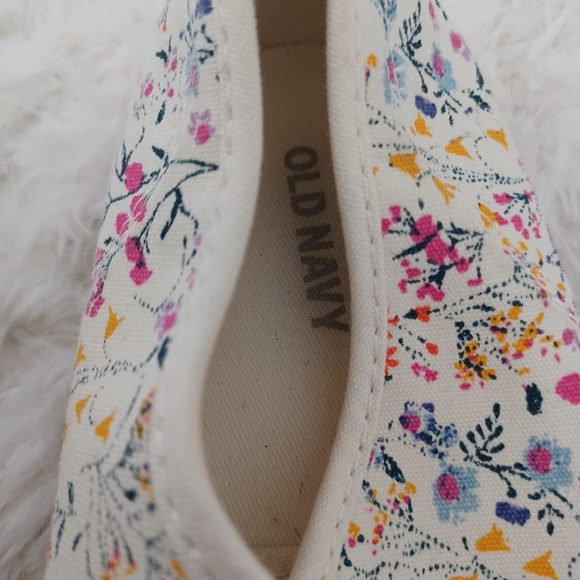 Summer sale Old navy sneakers - Picture 3 of 4